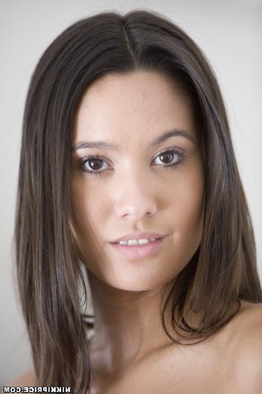 15P Petite twenty year old Nikki Price posing nude