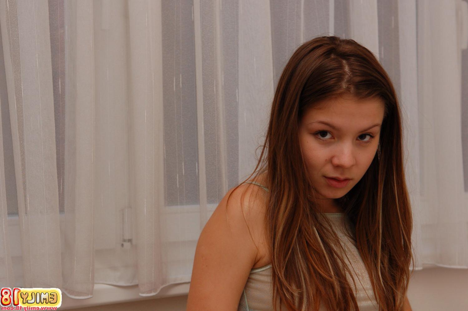 15P Petite emily love to show her nice body to everyone
