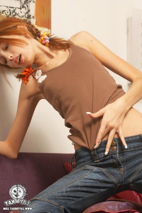 15P Mind-blowing teenie Kat posing