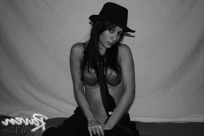 15P Black And White Raven Riley Shows Her Pussy Closeup