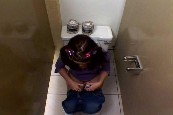 16P coed was caught smoking in a toilet and fucked