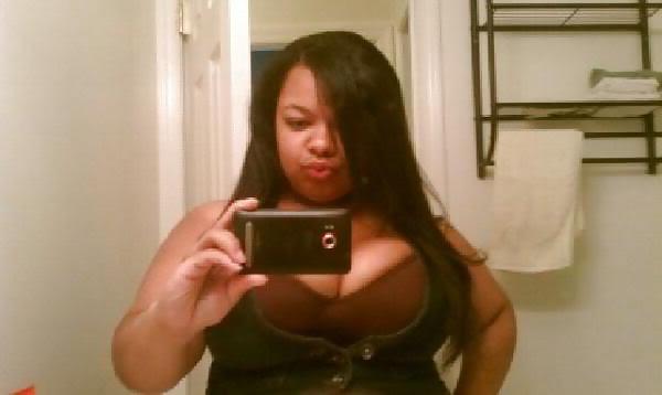 25P Busty MzzJuly From SmutDates