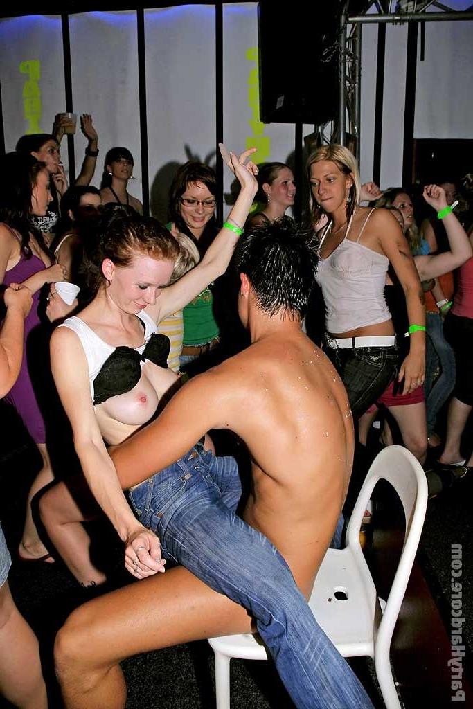 16P Drunk amateurs fucking hard in a crazy party