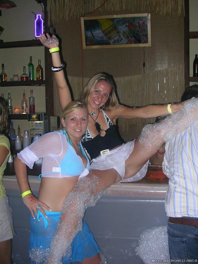16P Horny Sorority Sisters Party Hard For Their Frat Boys