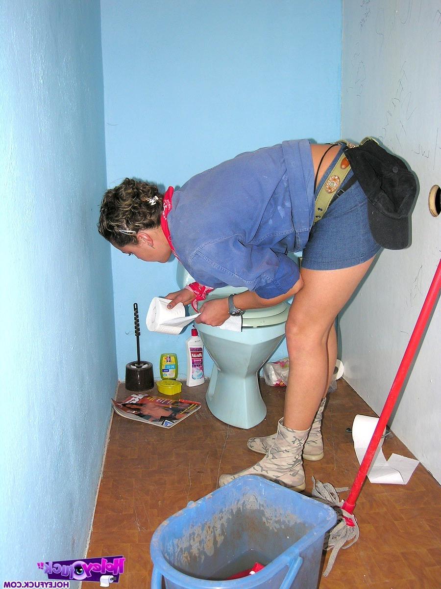 14P Teenage maid cleans the toilet and gets surprise