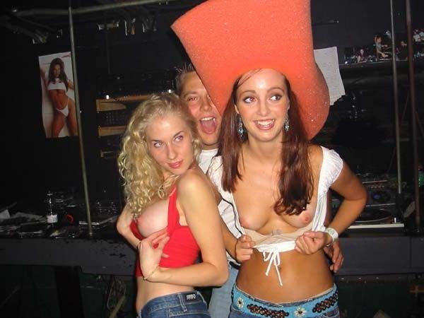 16P Crazy amateur college teens flashing and topless in public