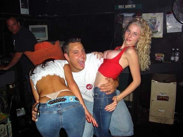 16P Crazy amateur college teens flashing and topless in public