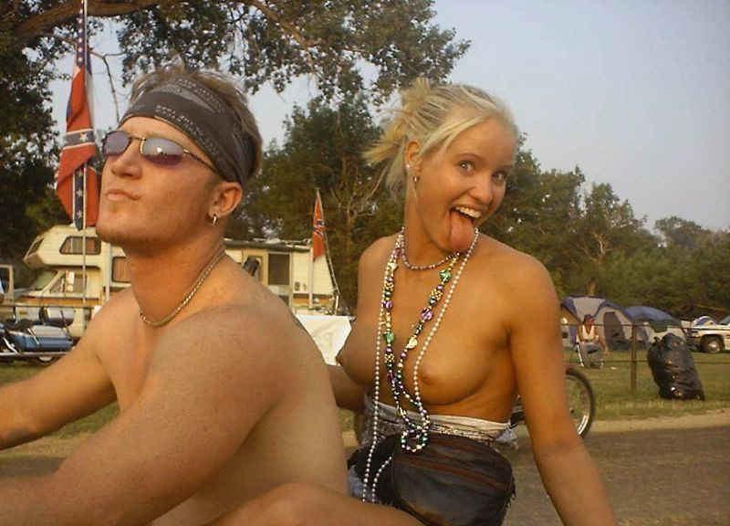 16P Crazy amateur college teens flashing and topless in public