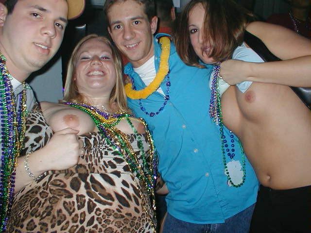 16P Crazy amateur college teens flashing and topless in public