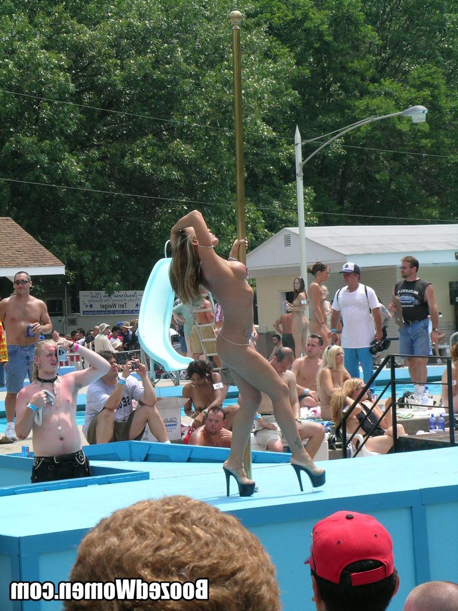 12P Crazy drunken public flashing footage