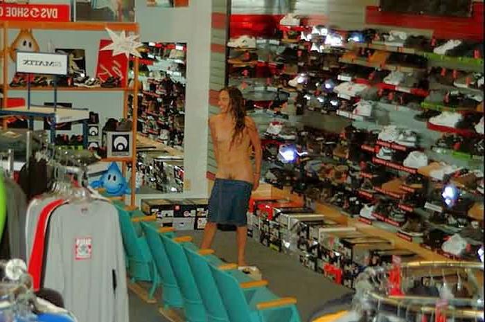 16P Crazy Crystal Gets Totally Naked at the Shoe Shop