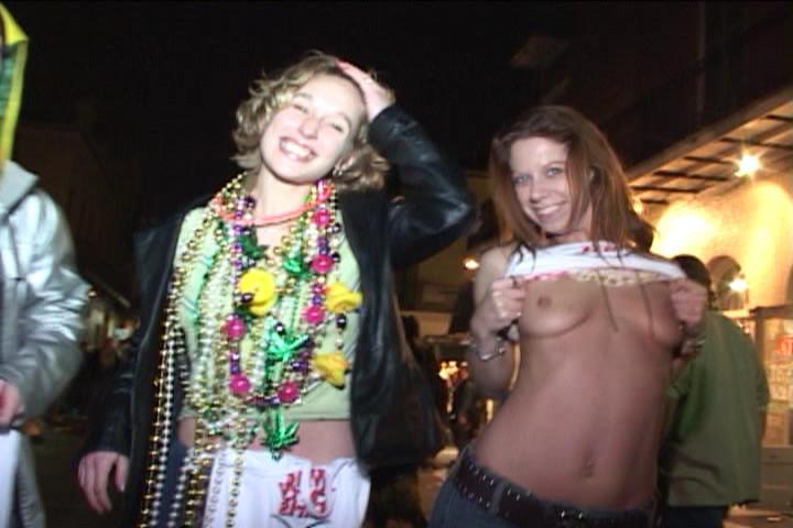 16P chicks at Mardi Gras flashing their boobs