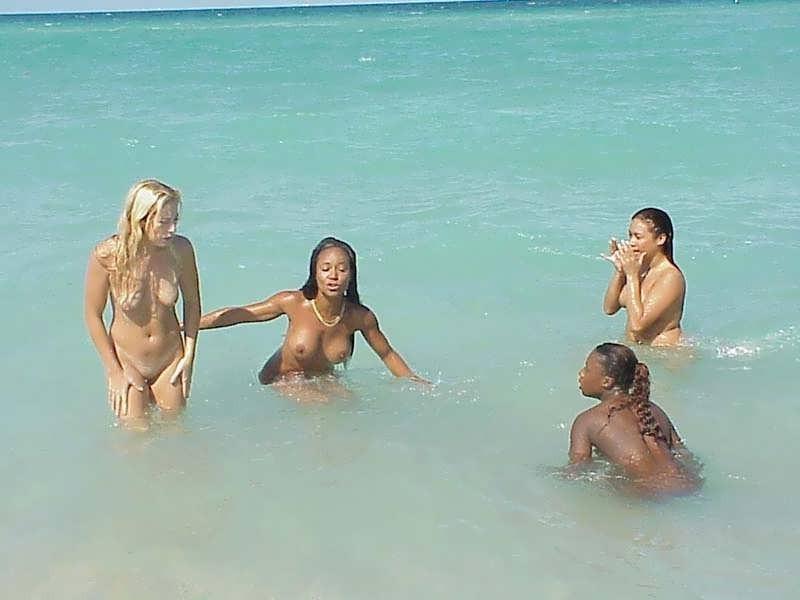 15P sorority girls get naked and wild at spring break