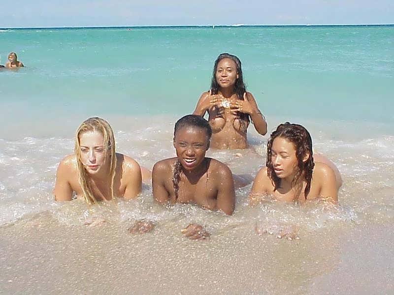 15P sorority girls get naked and wild at spring break