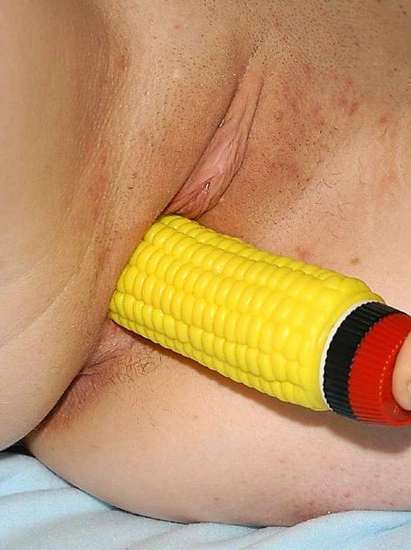 16P Babe with big tits dildoing pussy with a huge toy