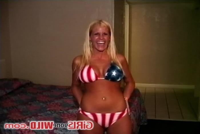 14P Drunk college babes flash their tits