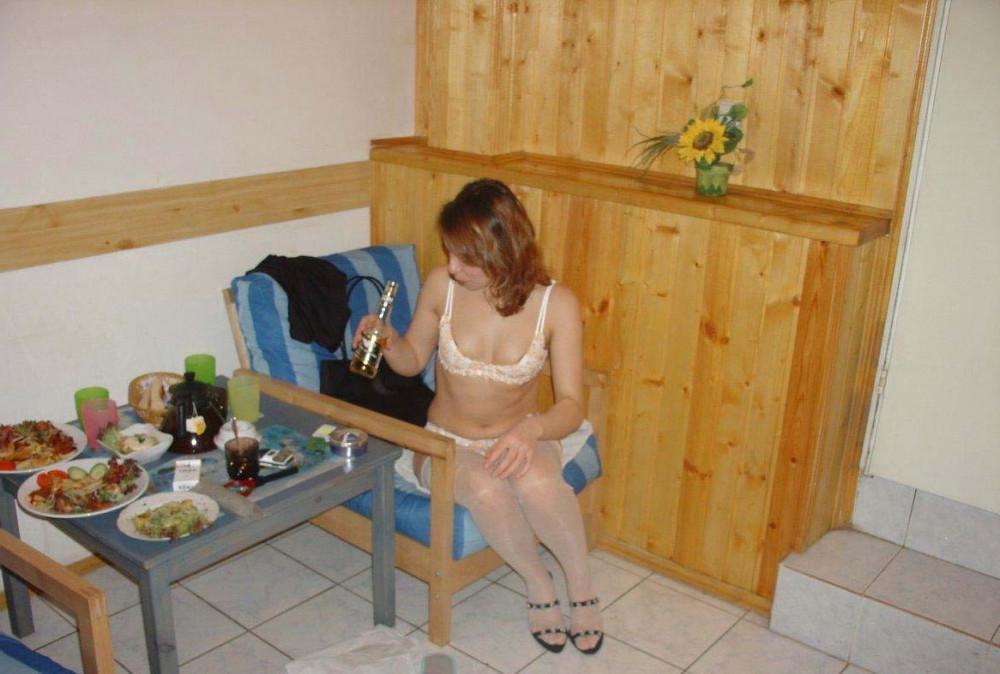 16P Nude Girlfriend Casual Smoking 