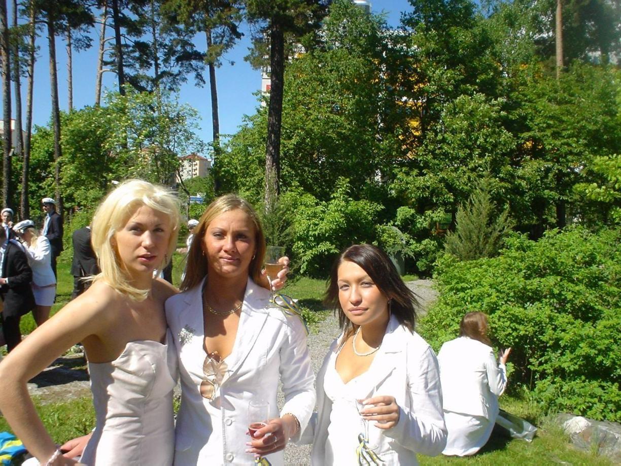 16P Yes, Girls Take Showers Together When They Are In A Hurry