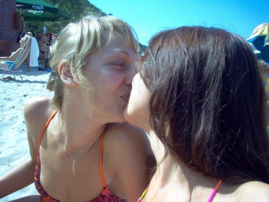 16P Yes, Girls Take Showers Together When They Are In A Hurry