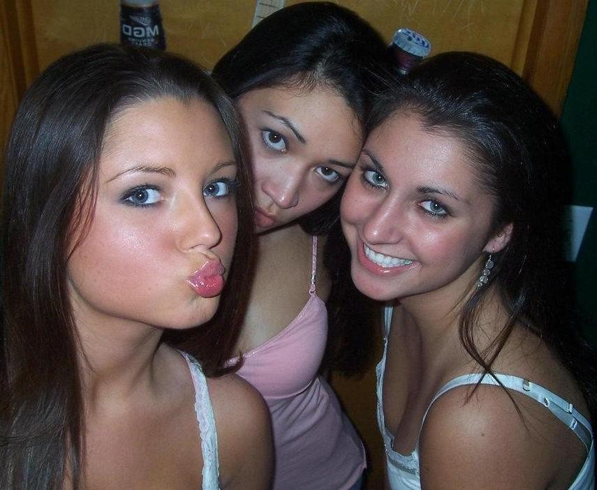 16P Yes, Girls Take Showers Together When They Are In A Hurry