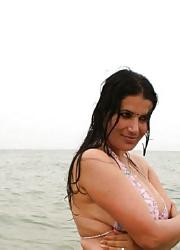 12P Dubai beach indian  lady,s