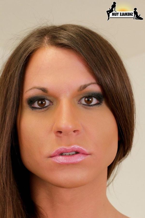 15P Stiff American Tgirl Hottie Exposes Her Amazing Body