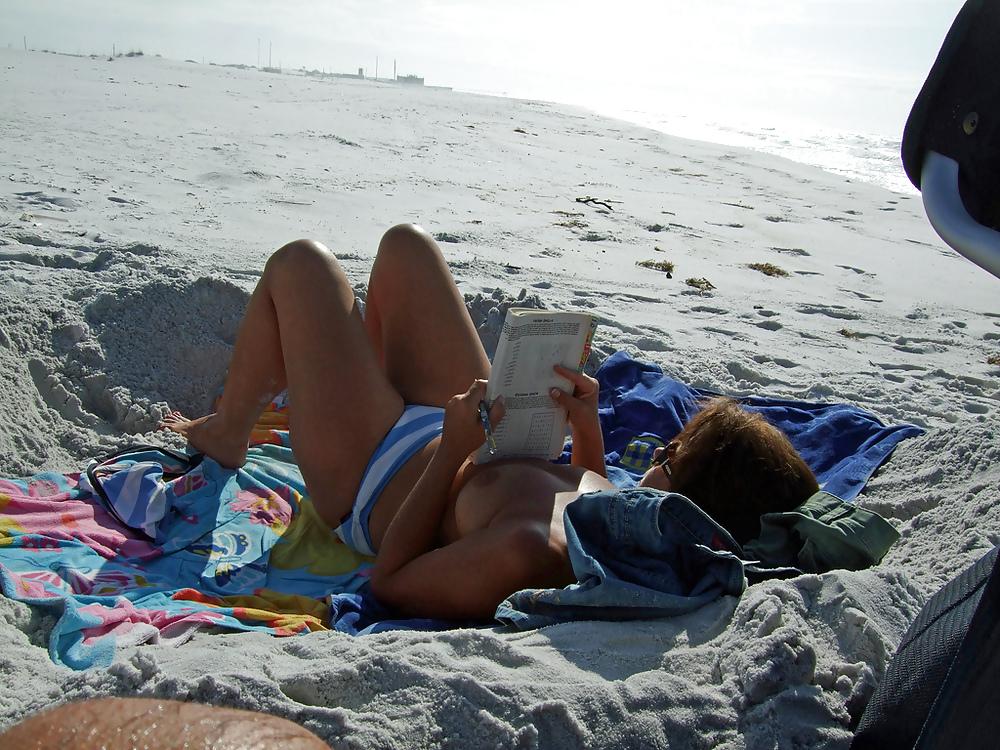 20P Sonnenbadende MILF