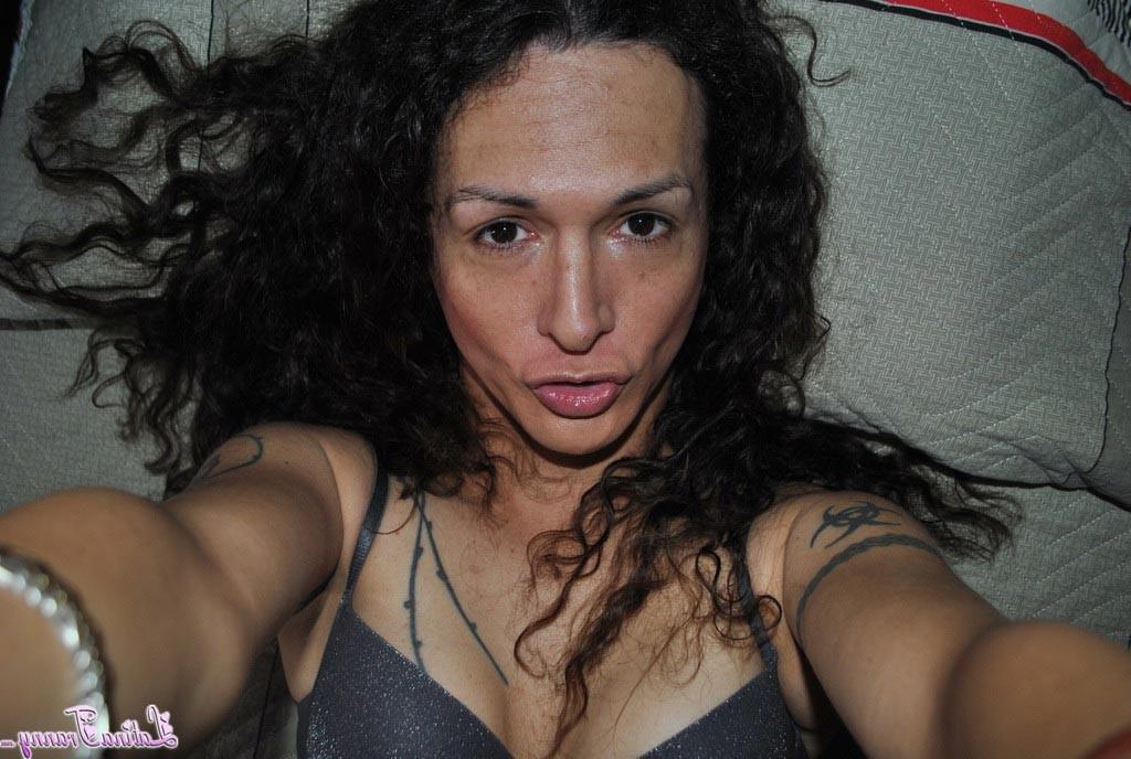12P Shemale Nikki Montero posing her package