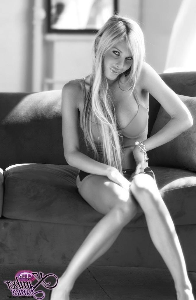 16P Kimber James' hot black and white photoshoot