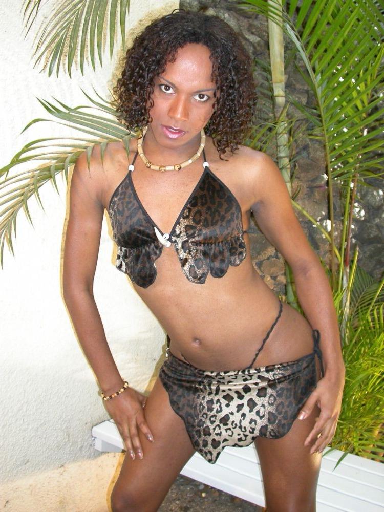 16P Flat Tit Ebony Shemale In Little Black Bikini Stripping
