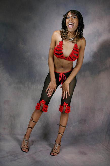 16P Ebony shemale model SexxxyJade in black and red