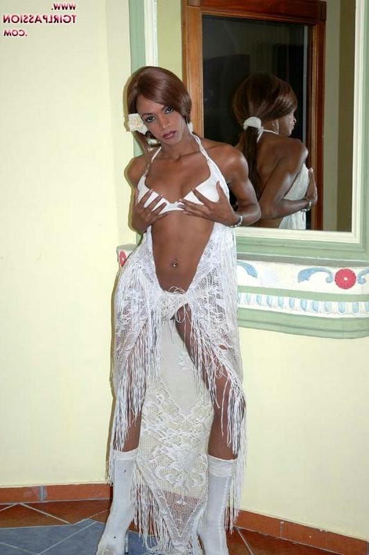 14P Beautiful leggy ebony shemale stroker