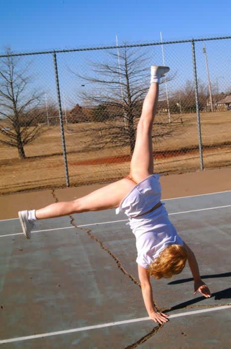 16P Hairy Pussy Upskirt Caught on Outdoor Tennis Court