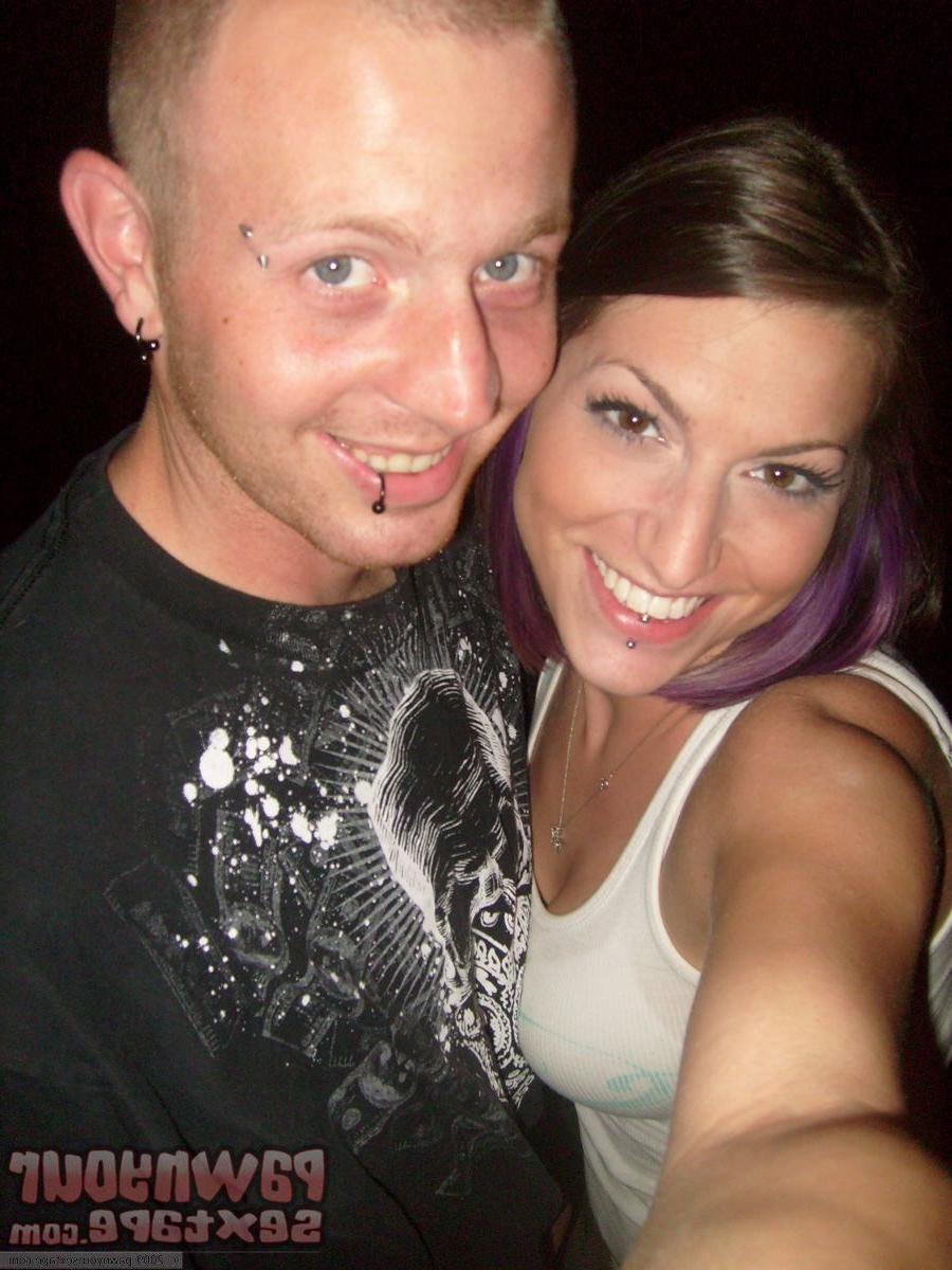 15P Hottie babe Layla flashes her tatoos at this in home pic shoot.