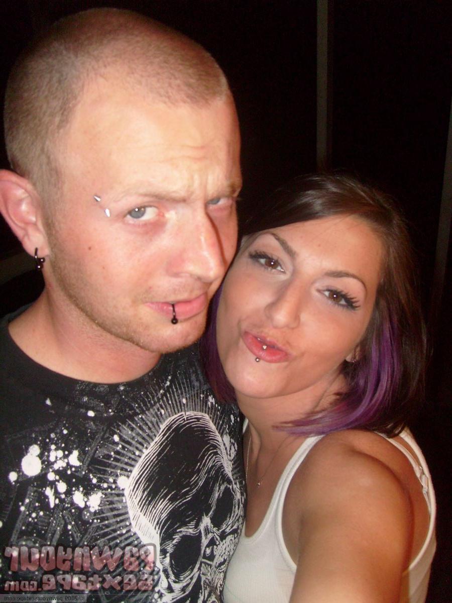 15P Hottie babe Layla flashes her tatoos at this in home pic shoot.