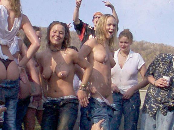 16P Young amateur college girlfriends caught showing skin