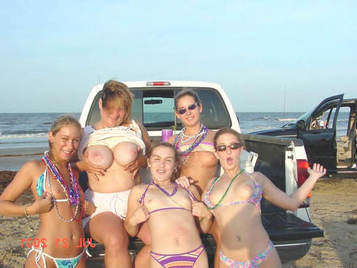 16P Young amateur college girlfriends caught showing skin