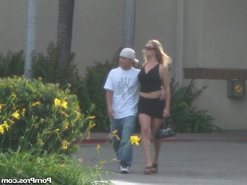 16P sexy wife caught kissing her other guy