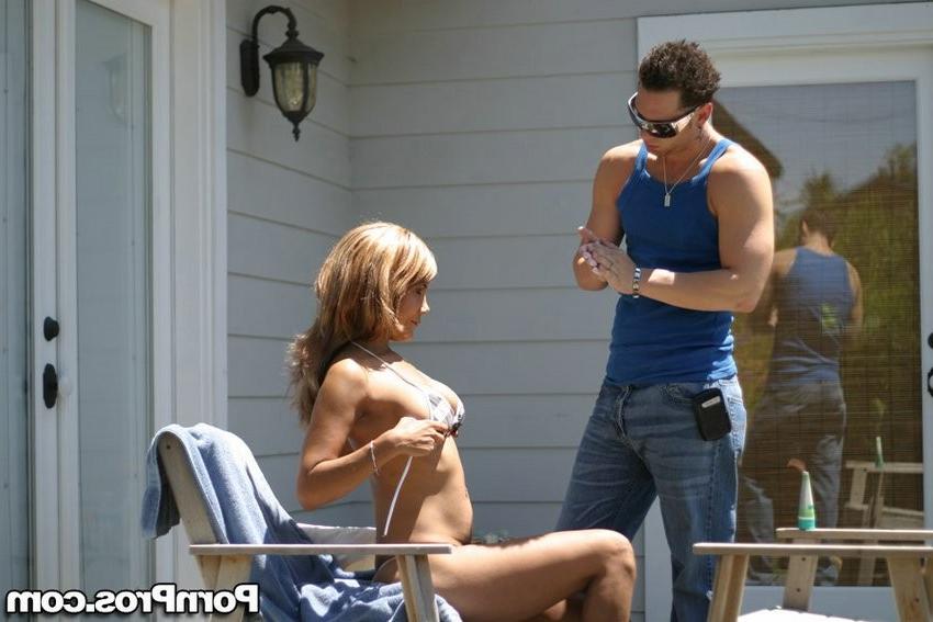 16P filthy housewife caught kissing other guy