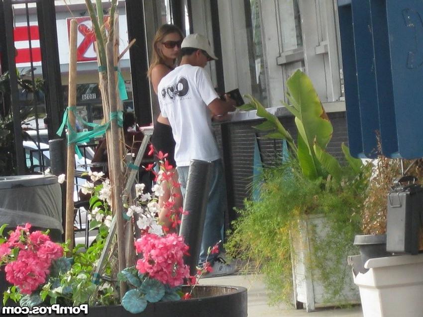 16P dirty housewife caught hanging out with another guy