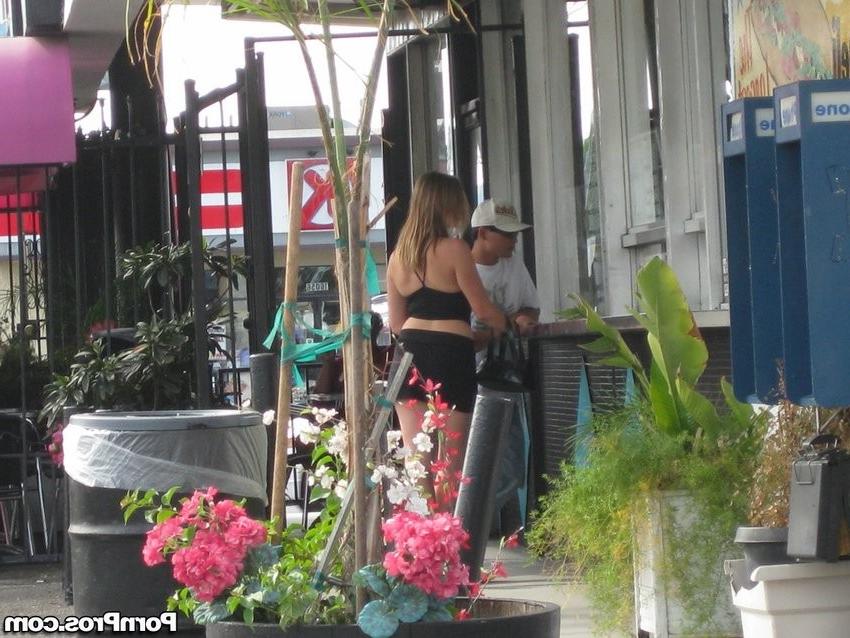 16P dirty housewife caught hanging out with another guy