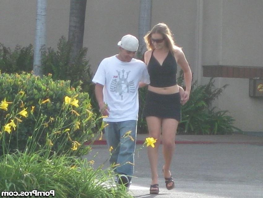 16P dirty housewife caught hanging out with another guy