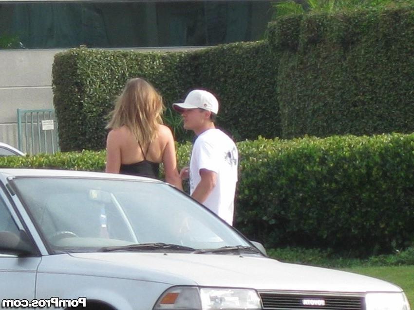 16P dirty housewife caught hanging out with another guy