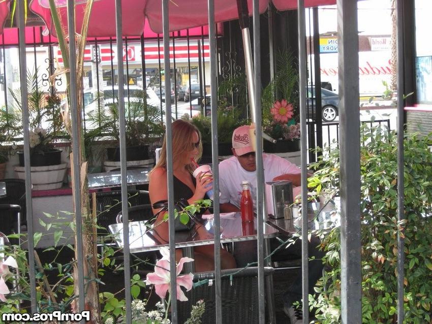 16P dirty housewife caught hanging out with another guy