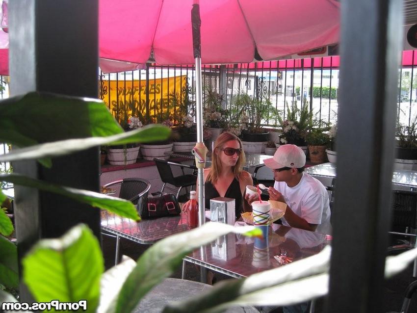 16P dirty housewife caught hanging out with another guy