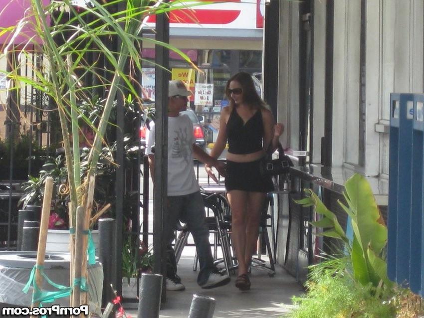 16P dirty housewife caught hanging out with another guy
