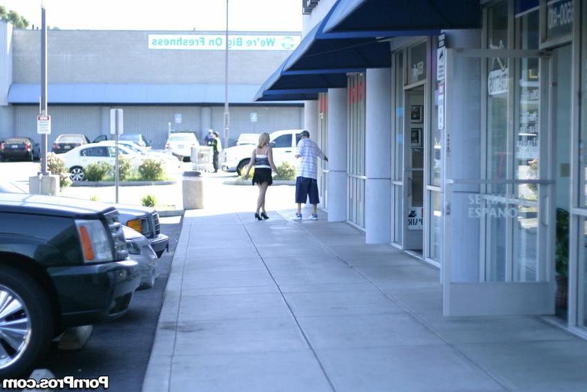 16P nasty girl caught kissing other guy in the parking lot