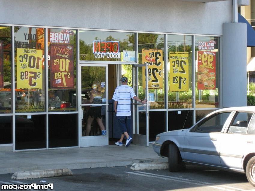 16P nasty girl caught kissing other guy in the parking lot
