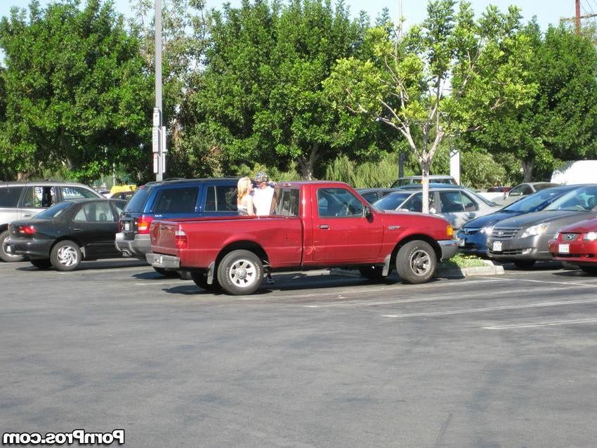 16P nasty girl caught kissing other guy in the parking lot