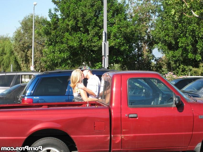 16P nasty girl caught kissing other guy in the parking lot